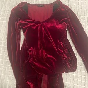 Long sleeved burgundy dress. Long dress with side slit.